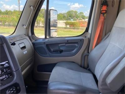 USED 2018 FREIGHTLINER CASCADIA 125 SLEEPER TRUCK #3445-20