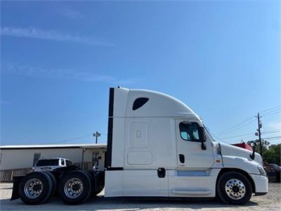 USED 2018 FREIGHTLINER CASCADIA 125 SLEEPER TRUCK #3462-4