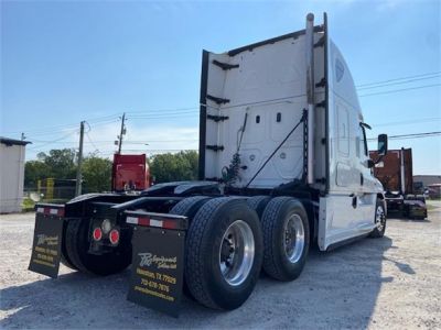 USED 2018 FREIGHTLINER CASCADIA 125 SLEEPER TRUCK #3462-8