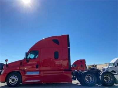 USED 2017 FREIGHTLINER CASCADIA 125 SLEEPER TRUCK #3469-5