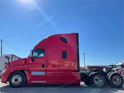 USED 2017 FREIGHTLINER CASCADIA 125 SLEEPER TRUCK #3471-5