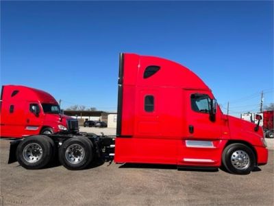 USED 2017 FREIGHTLINER CASCADIA 125 SLEEPER TRUCK #3472-4