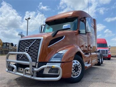 USED 2019 VOLVO VNL64T740 SLEEPER TRUCK #3487-3