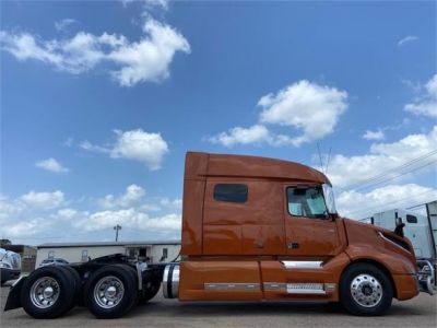 USED 2019 VOLVO VNL64T740 SLEEPER TRUCK #3487-4