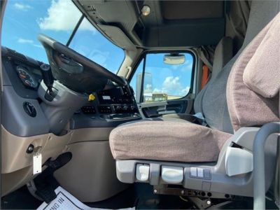 USED 2018 FREIGHTLINER CASCADIA 125 SLEEPER TRUCK #3507-15