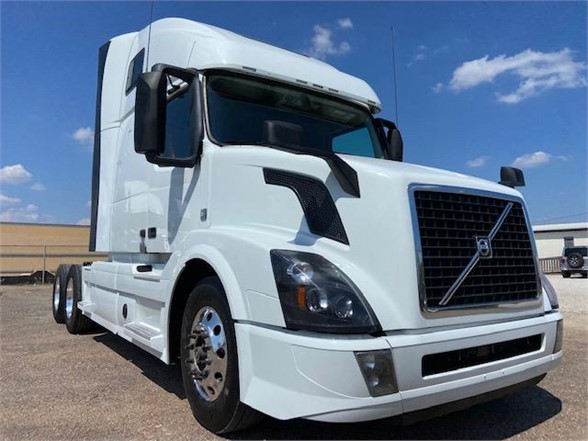 USED 2018 VOLVO VNL64T670 SLEEPER TRUCK #3517