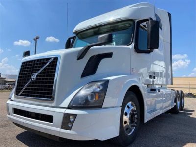 USED 2018 VOLVO VNL64T670 SLEEPER TRUCK #3517-3