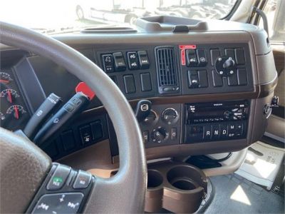 USED 2017 VOLVO VNL64T670 SLEEPER TRUCK #3518-18