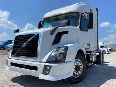 USED 2017 VOLVO VNL64T670 SLEEPER TRUCK #3518-3