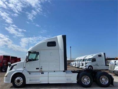 USED 2016 VOLVO VNL64T670 SLEEPER TRUCK #3524-5