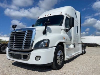 USED 2018 FREIGHTLINER CASCADIA 125 SLEEPER TRUCK #3525-3