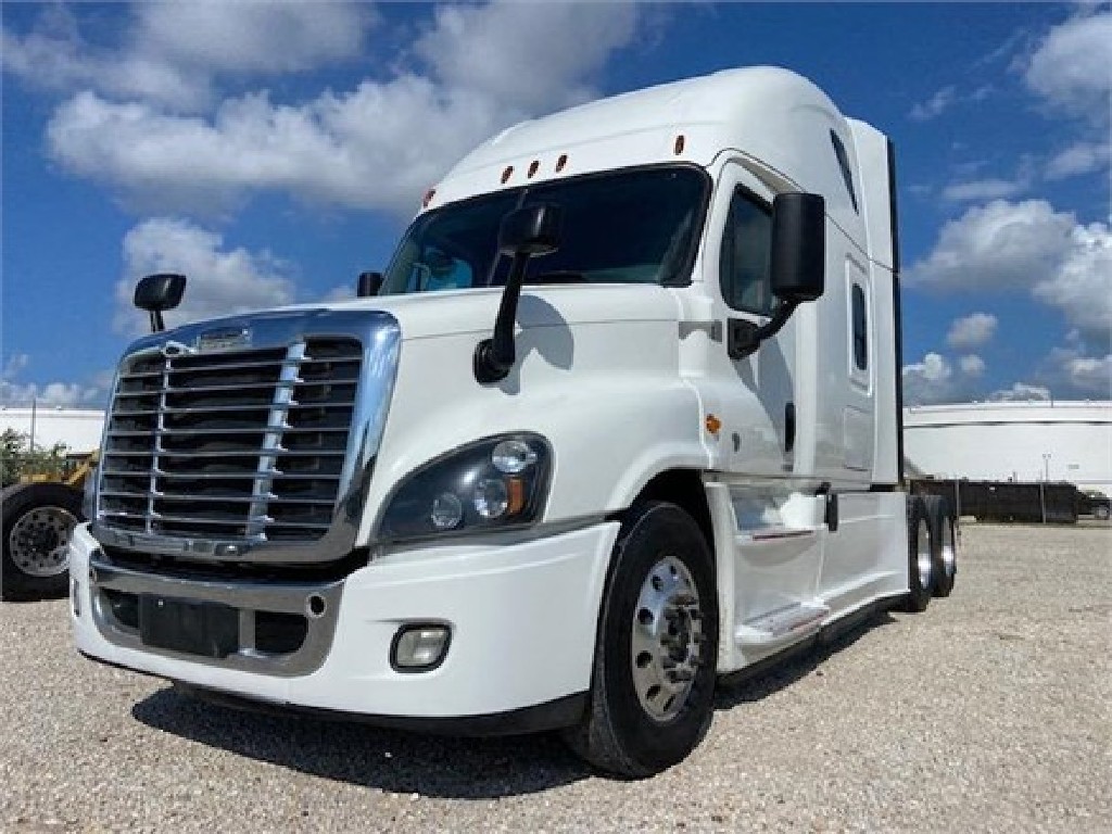 USED 2018 FREIGHTLINER CASCADIA TANDEM AXLE SLEEPER TRUCK #3535