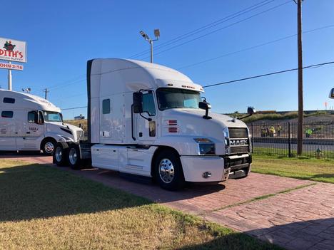 USED 2020 MACK ANTHEM SLEEPER TRUCK #3545-3