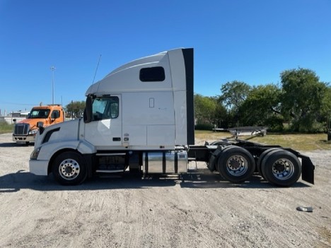 USED 2017 VOLVO VNL64T670 SLEEPER TRUCK #3562-2