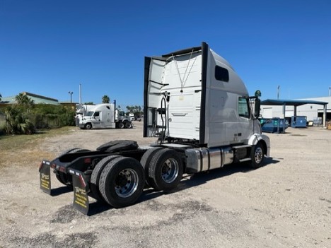 USED 2017 VOLVO VNL64T670 SLEEPER TRUCK #3562-5