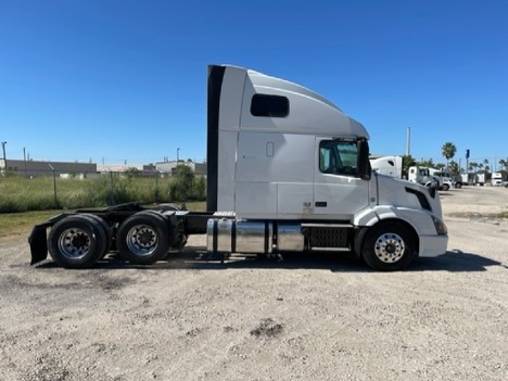 USED 2017 VOLVO VNL64T670 SLEEPER TRUCK #3562-6