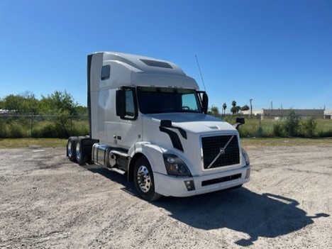 USED 2017 VOLVO VNL64T670 SLEEPER TRUCK #3562-7