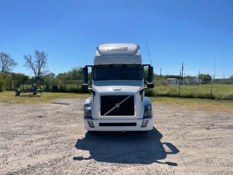 USED 2017 VOLVO VNL64T670 SLEEPER TRUCK #3562-8