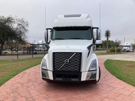 USED 2020 VOLVO VNL64T860 SLEEPER TRUCK #3563-2