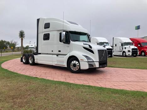 USED 2020 VOLVO VNL64T860 SLEEPER TRUCK #3563-3