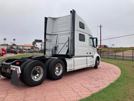 USED 2020 VOLVO VNL64T860 SLEEPER TRUCK #3563-4