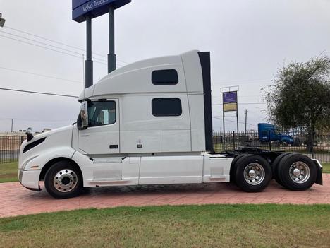 USED 2020 VOLVO VNL64T860 SLEEPER TRUCK #3563-5