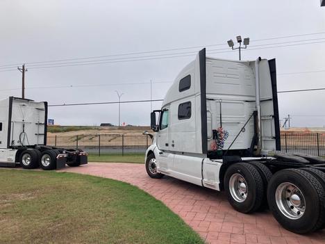 USED 2020 VOLVO VNL64T860 SLEEPER TRUCK #3563-7