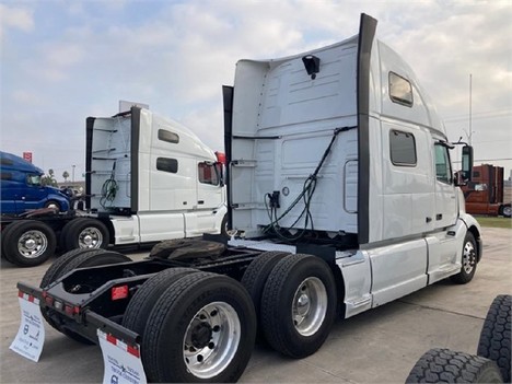 USED VOLVO VNL64T860 SLEEPER TRUCK #3564-15