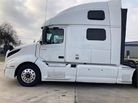 USED VOLVO VNL64T860 SLEEPER TRUCK #3564-3