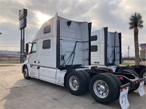 USED VOLVO VNL64T860 SLEEPER TRUCK #3564-5