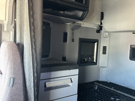 USED 2020 MACK ANTHEM SLEEPER TRUCK #3568-11