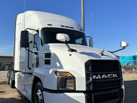 USED 2020 MACK ANTHEM SLEEPER TRUCK #3568-2