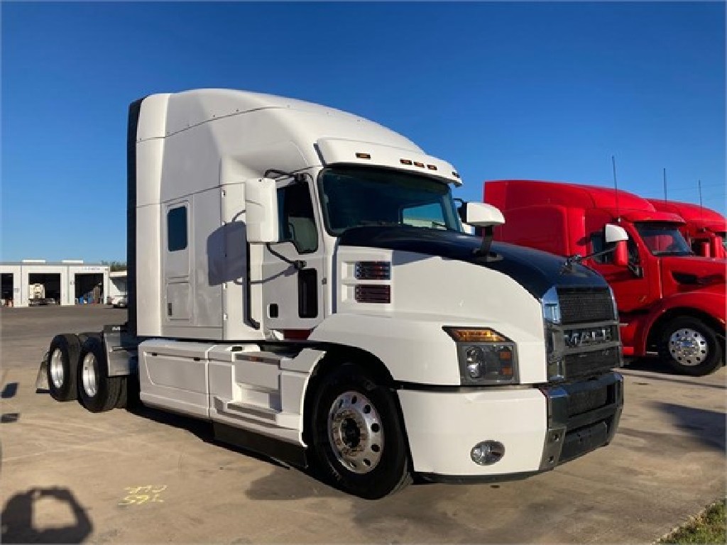 USED 2020 MACK ANTHEM SLEEPER TRUCK #3569
