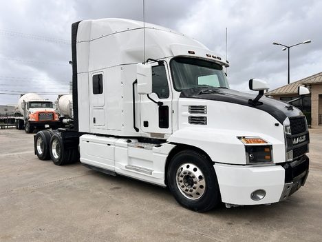 USED 2020 MACK ANTHEM SLEEPER TRUCK #3570-2