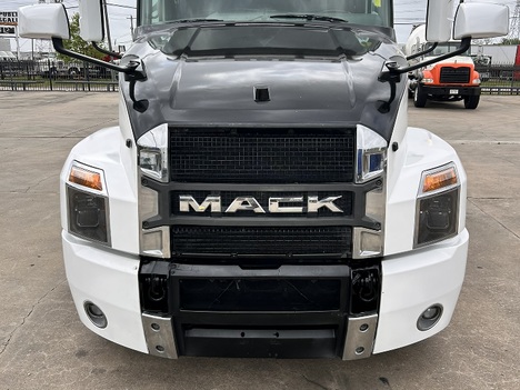 USED 2020 MACK ANTHEM SLEEPER TRUCK #3570-3