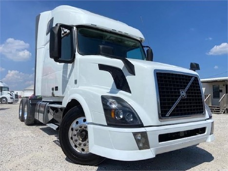 USED 2016 VOLVO VNL62T670 SLEEPER TRUCK #3571-2