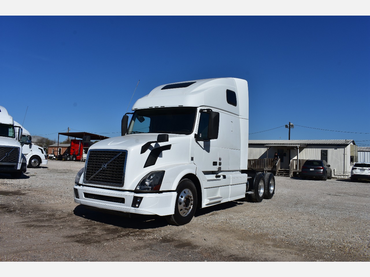 USED 2016 VOLVO VNL64T670 SLEEPER TRUCK #3572