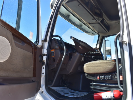 USED 2016 VOLVO VNL64T670 SLEEPER TRUCK #3572-10