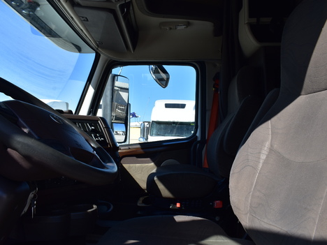USED 2016 VOLVO VNL64T670 SLEEPER TRUCK #3572-11