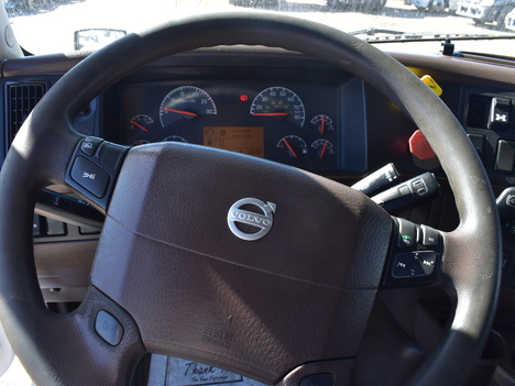USED 2016 VOLVO VNL64T670 SLEEPER TRUCK #3572-13