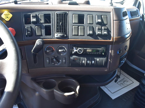 USED 2016 VOLVO VNL64T670 SLEEPER TRUCK #3572-14