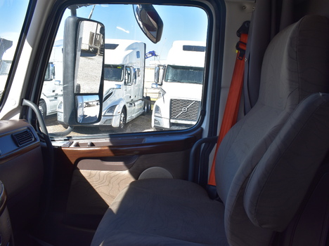 USED 2016 VOLVO VNL64T670 SLEEPER TRUCK #3572-15