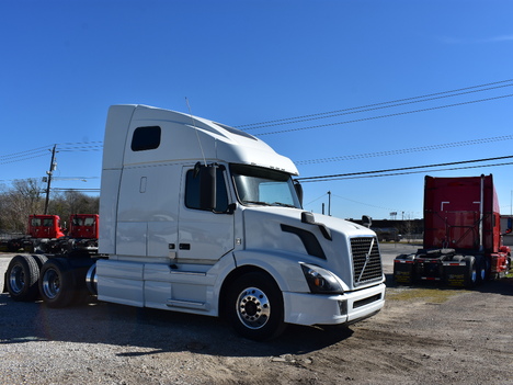 USED 2016 VOLVO VNL64T670 SLEEPER TRUCK #3572-3