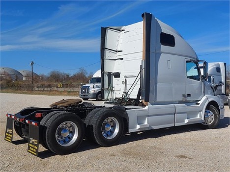 USED 2016 VOLVO VNL64T670 SLEEPER TRUCK #3573-10