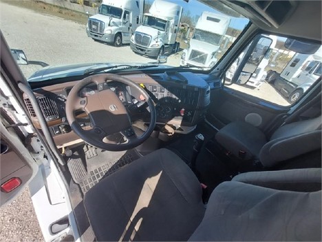 USED 2016 VOLVO VNL64T670 SLEEPER TRUCK #3573-16