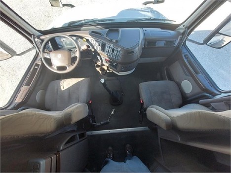 USED 2016 VOLVO VNL64T670 SLEEPER TRUCK #3573-17