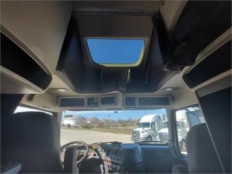 USED 2016 VOLVO VNL64T670 SLEEPER TRUCK #3573-18