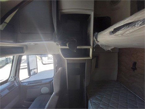 USED 2016 VOLVO VNL64T670 SLEEPER TRUCK #3573-24