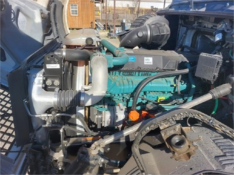 USED 2016 VOLVO VNL64T670 SLEEPER TRUCK #3573-26