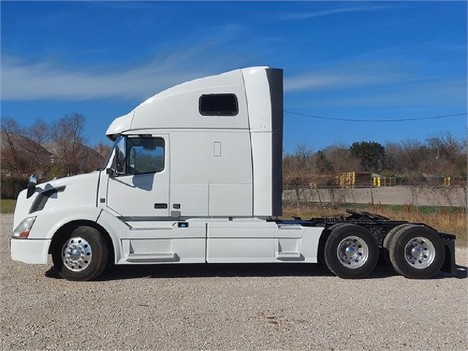 USED 2016 VOLVO VNL64T670 SLEEPER TRUCK #3573-3